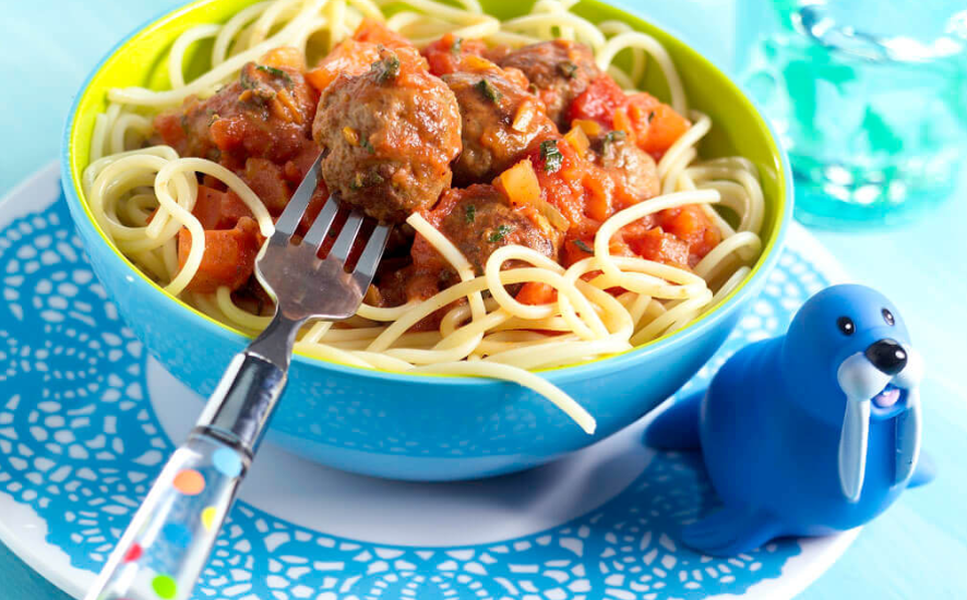 Spaghetti met balletjes en romige tomatensaus